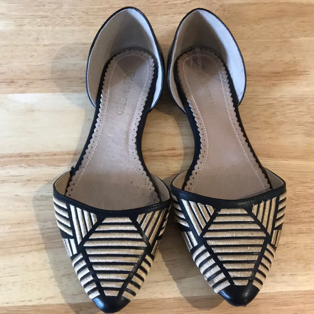 Restricted flats. Gold and black